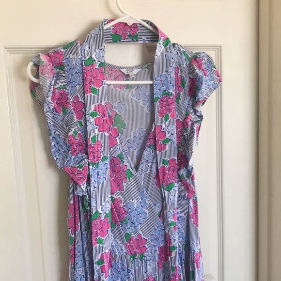 COPY - Crown & Ivy - Tiered Hydrangea VNeck Dress - Picture 2 of 9